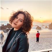 Studentessa universitaria al secondo anno diplomata in Liceo Classico con ampie conoscenze della lingua e della grammatica italiana, nonchè con una forte padronanza dell’esposizione orale delle materie umanistiche